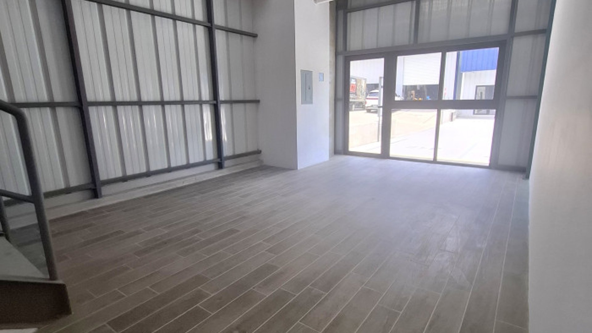 Ofibodega de Esquina en Renta, para estrenar en K13