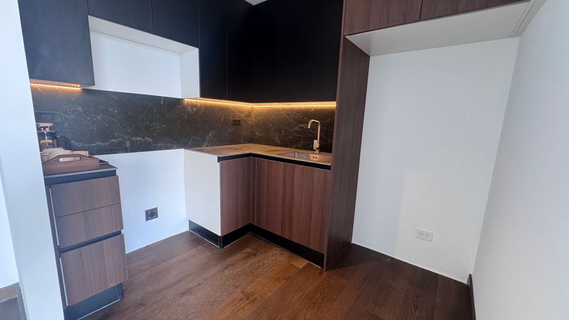 ???? APARTAMENTO NUEVO EN RENTA – 2 HAB + BALCÓN | ATARAH | ZONA 10 - Miniatura 3