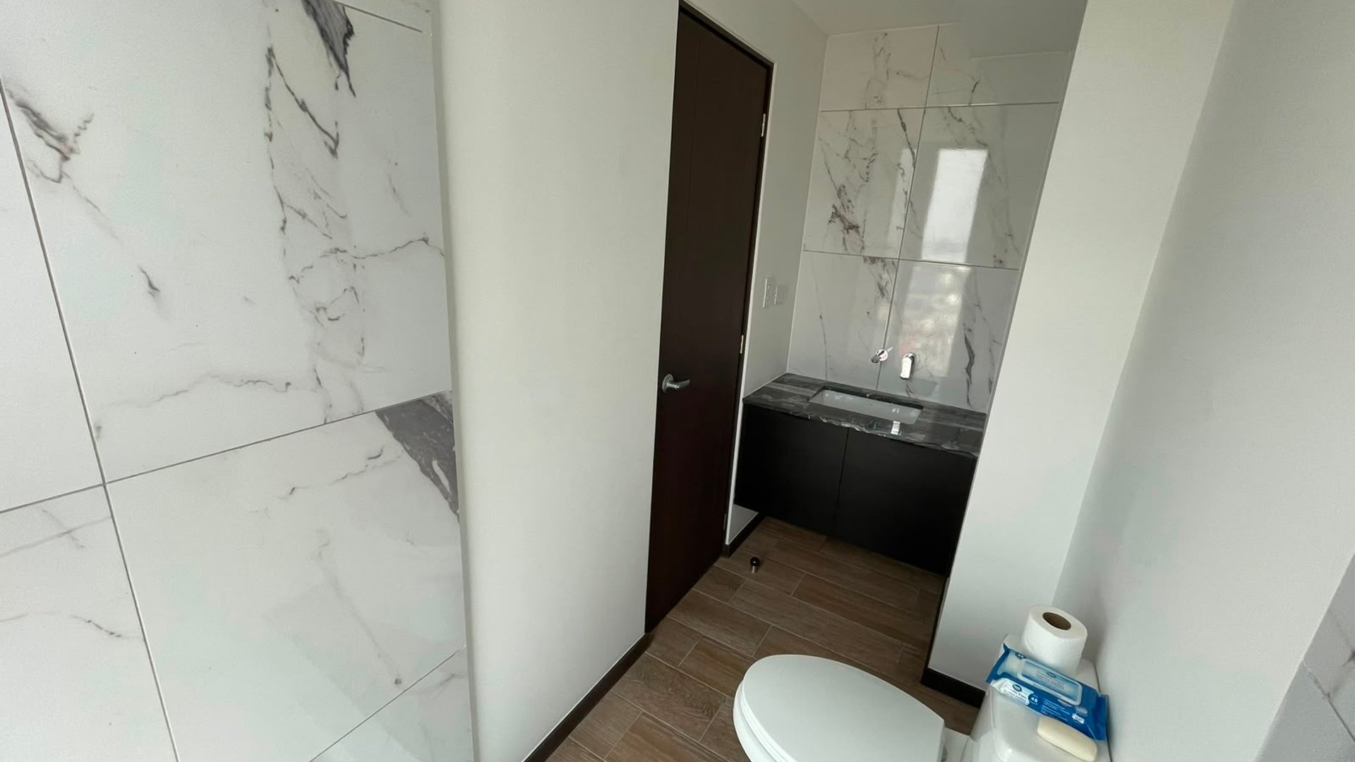 Apartamento con balcon abierto - 2 habitaciones en zona 11 Ref-5960 - Miniatura 6