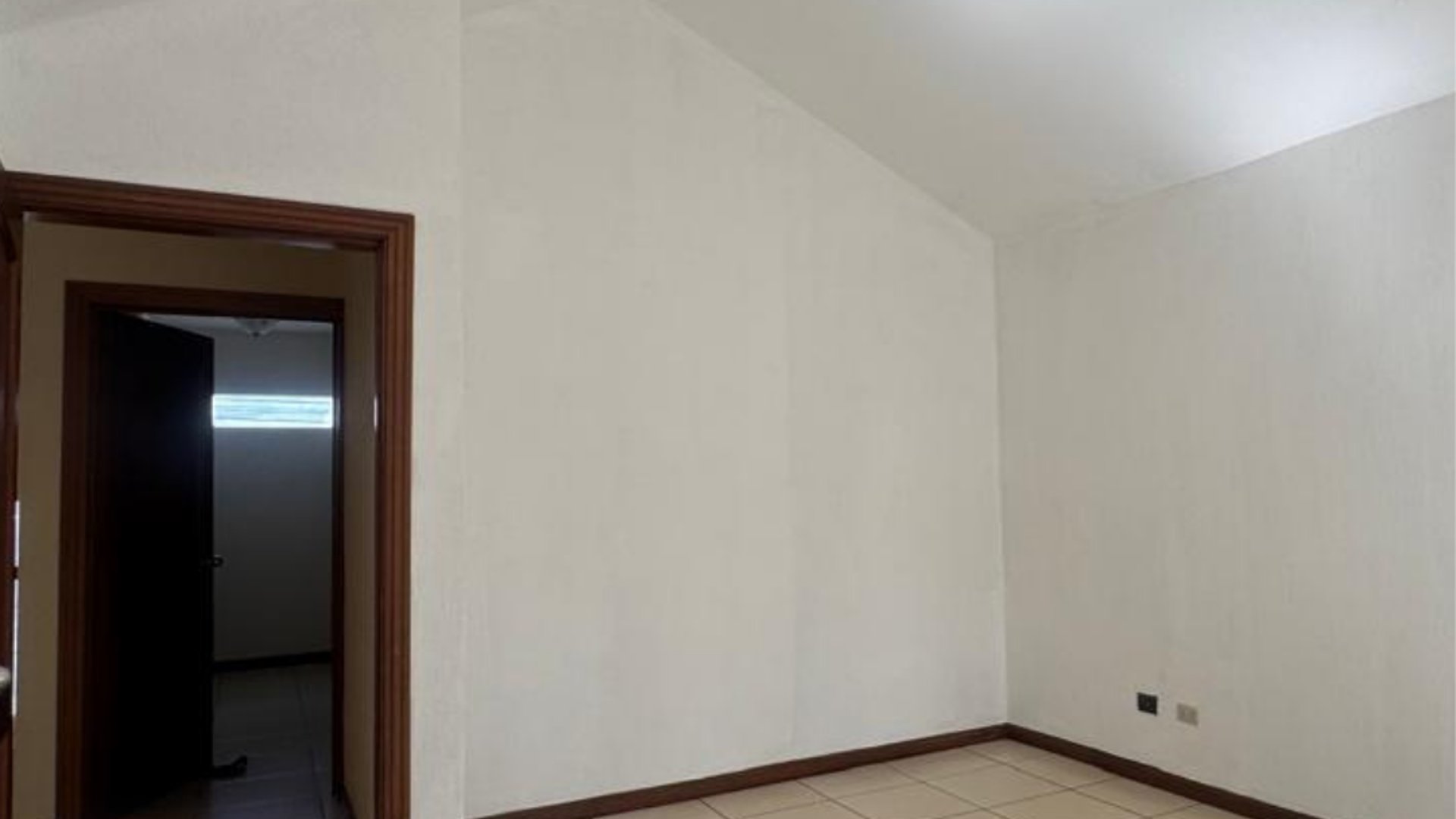 VENTA DE CASA EN VILLAS DEL NORTE, ZONA 17 - Miniatura 6