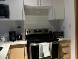 RENTO APTO AMUEBLADO ZONA 10 CITYHAUS REF.6958  3 HAB, 2 BAÑOS, 2 PARQUEOS, 75M2 - 2
