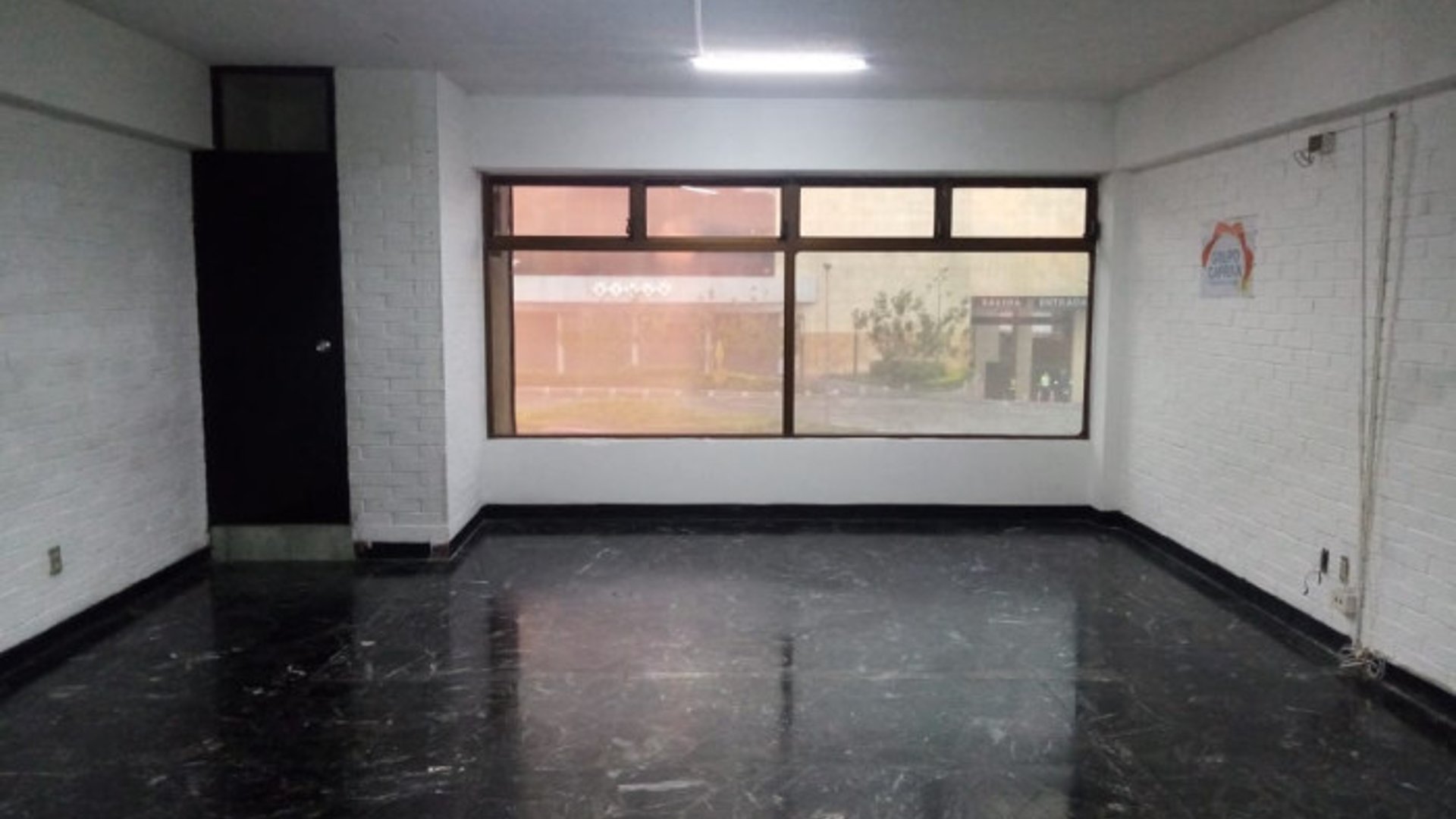 Oficina en Renta Zona 10 Edificio Rodriguez