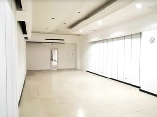 Venta  Zona 10 Local Centro Comercial La Pradera - 4
