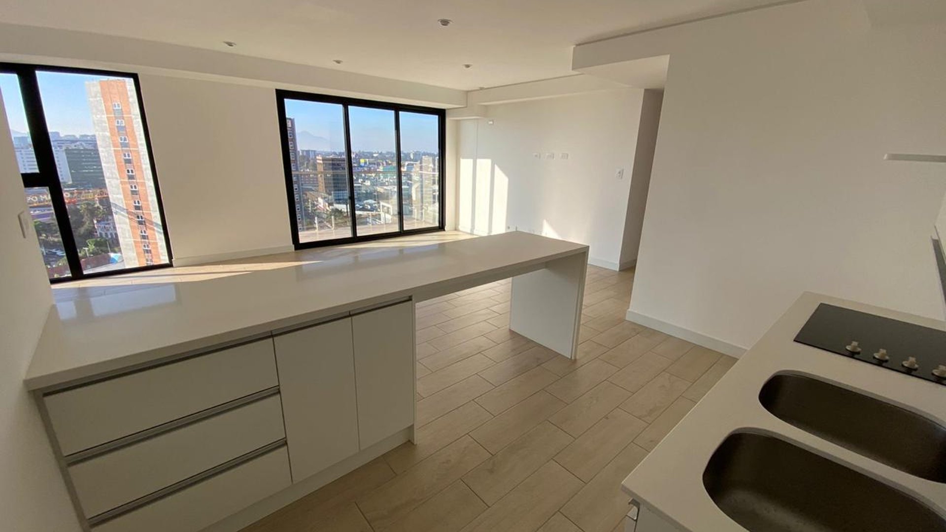 VENTA Ó ALQUILER DE MODERNO Y AMPLIO APARTAMENTO - QUO, ZONA 04 - Miniatura 4