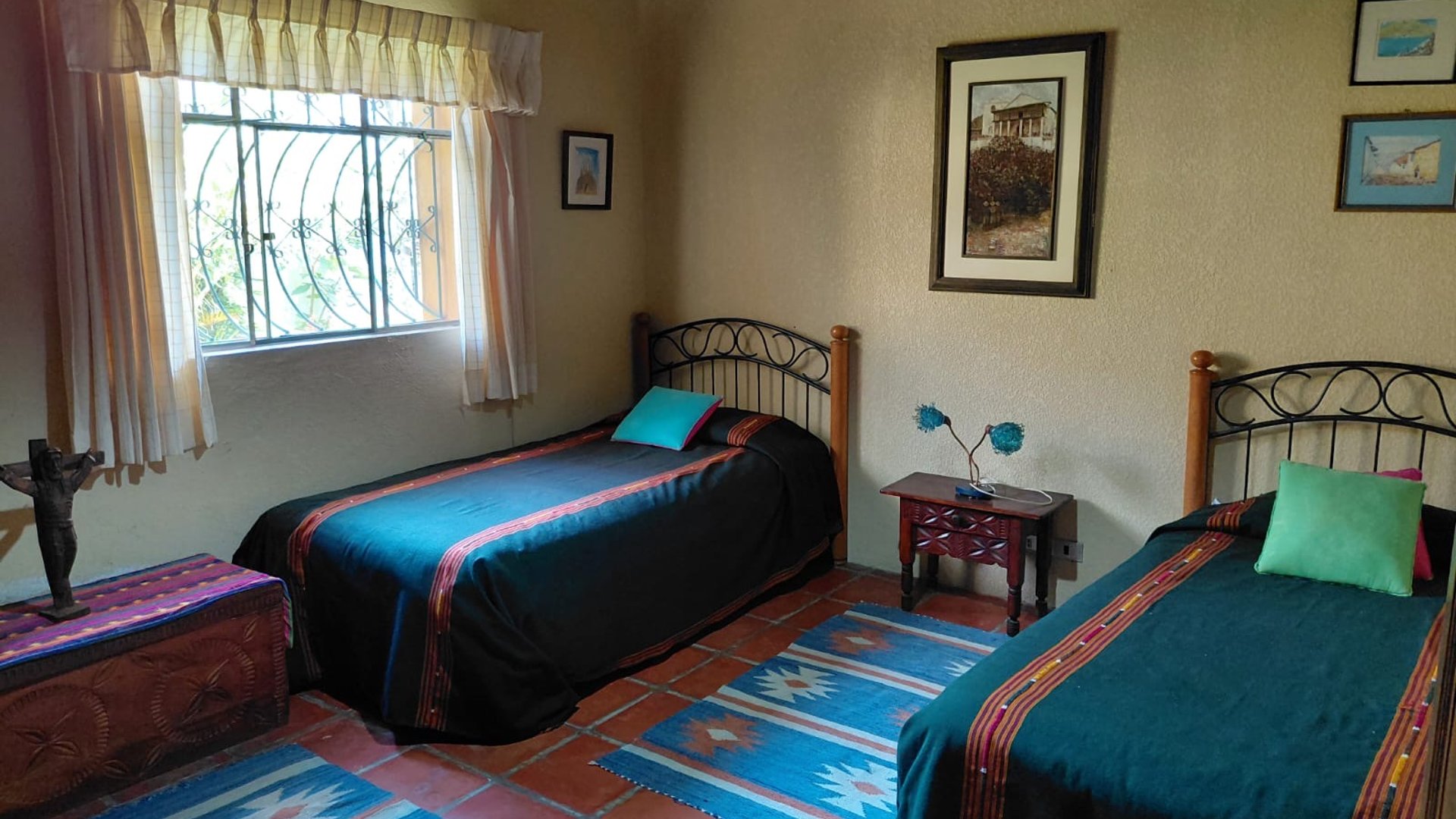 AMPLIA Y ACOGEDORA CASA EN VENTA CON BELLO JARDÍN - Miniatura 12