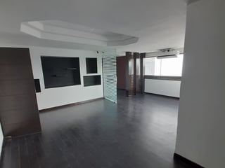 Oficina en Torino 1 Zona 10 | Nivel alto y espacios amplios - Image 13