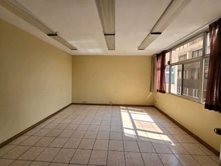 Alquiler de oficina tabicada en Edificio Plaza Marítima zona 10 - Image 1