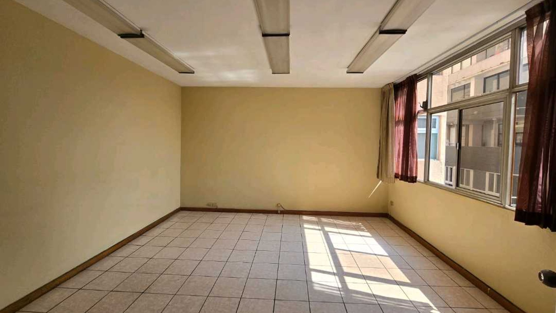 Alquiler de oficina tabicada en Edificio Plaza Marítima zona 10