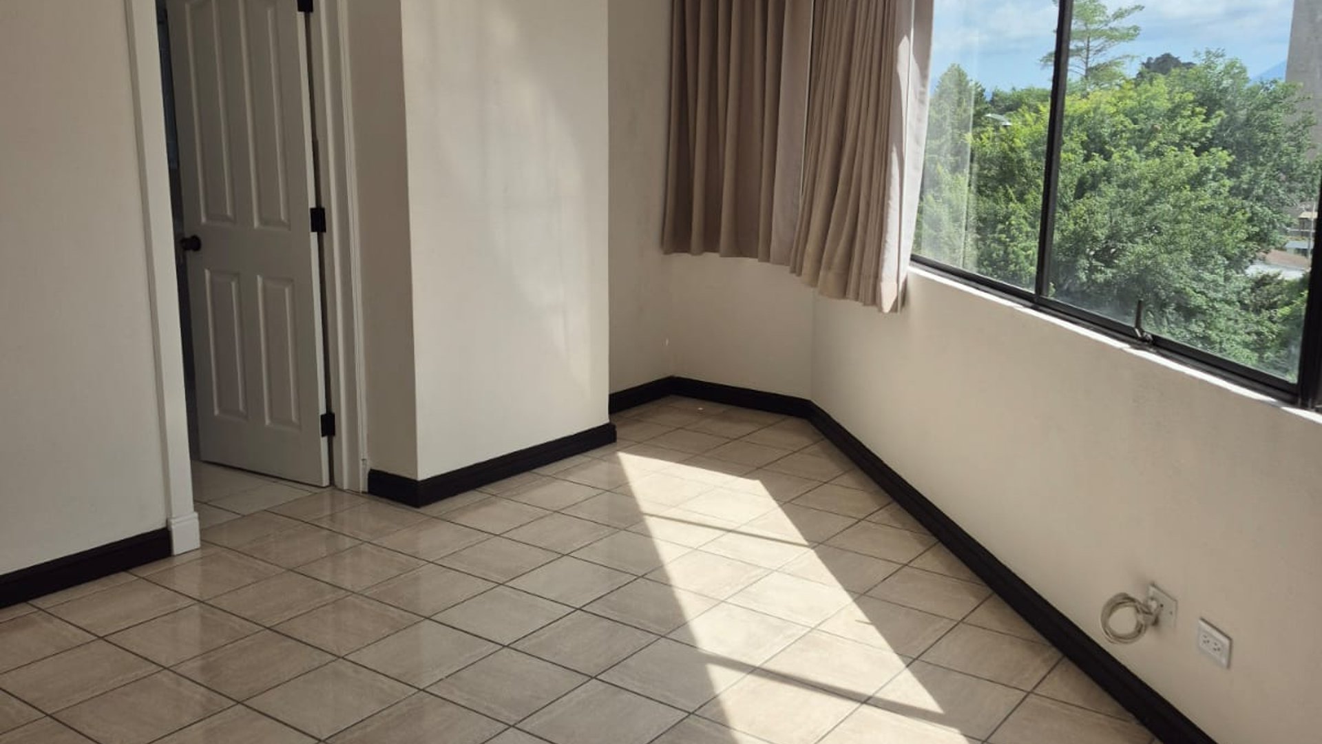 ???? APARTAMENTO EN RENTA – 3 HAB  PACÍFICA PLAZA | ZONA 14 - Miniatura 8