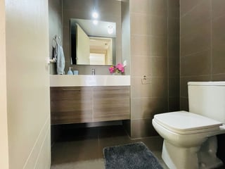 APARTAMENTO AMUEBLADO EN RENTA – EDIFICIO VEINTI4, ZONA 10 - 5