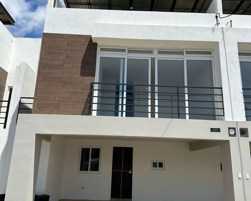 ALQUILER DE LINDA CASA - SECOYA DE ARRAZOLA, KM 19.5 CES