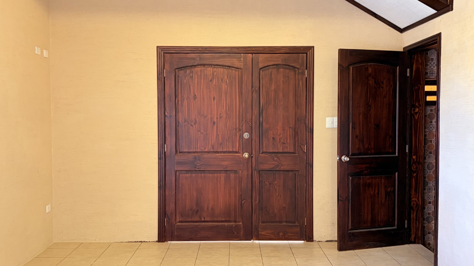 Conjunto exclusivo de 2 casas coloniales independientes | Lo de Coy, Mixco - Miniatura 8