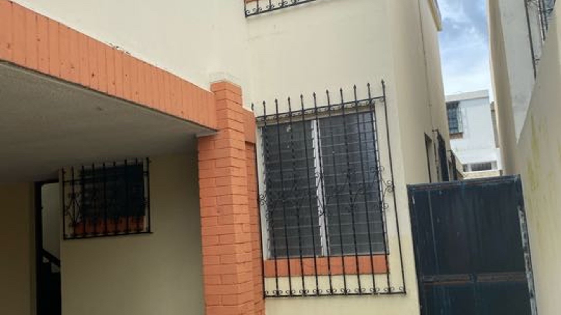 CASA EN VENTA EN RESIDENCIALES SAN JORGE ZONA 11 - Miniatura 3