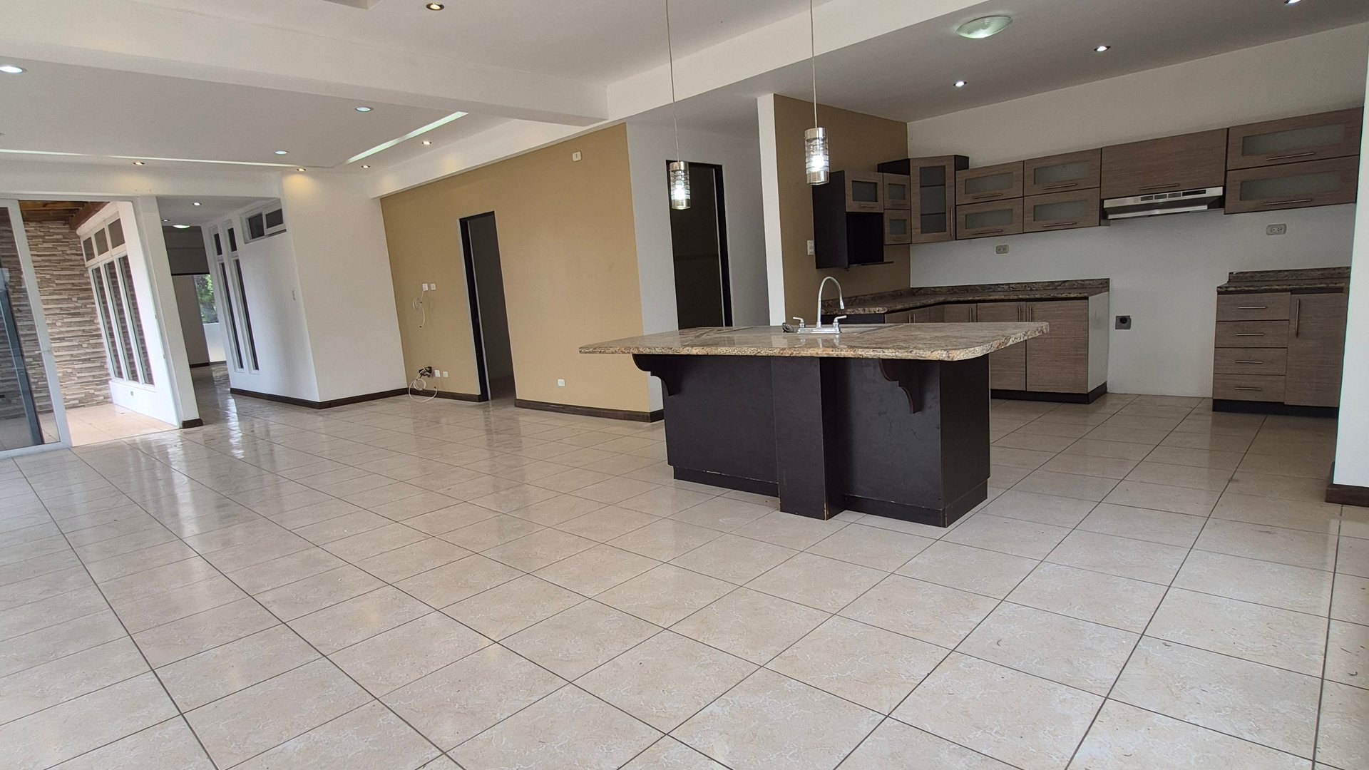 Apartamento en Renta en Kanajuyu Zona 16 - Miniatura 4