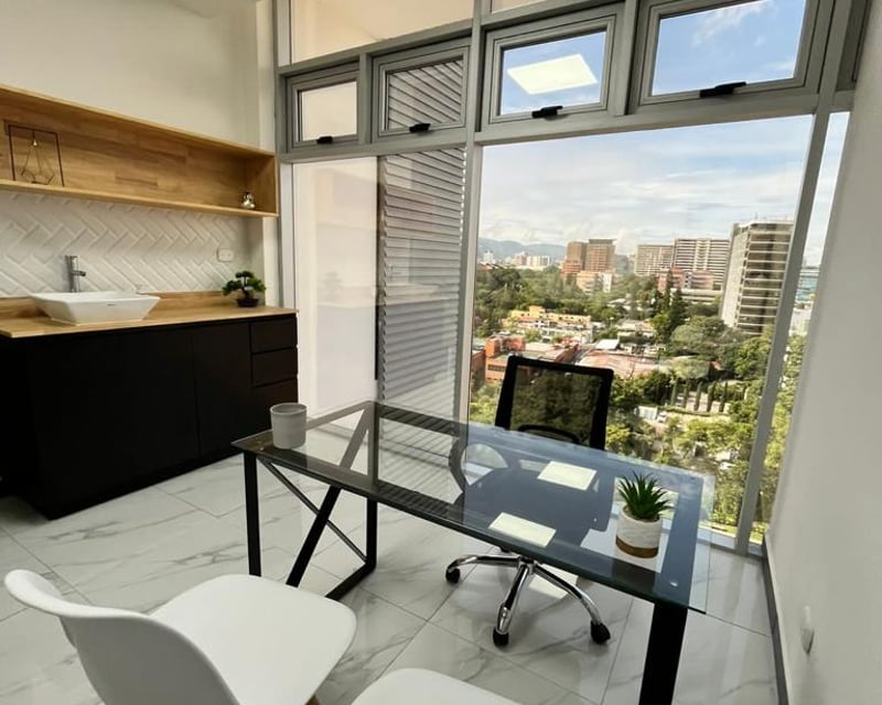 Rento clinica amueblada en zona 10 Ref-4838