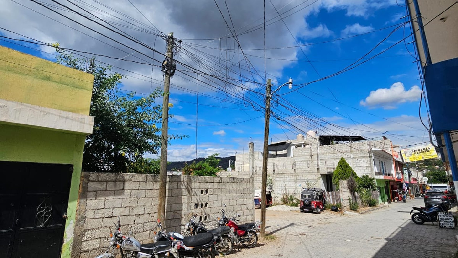 Terreno en Venta, Guastatoya - Frente a Nuevo Mercado y Terminal - Image 1