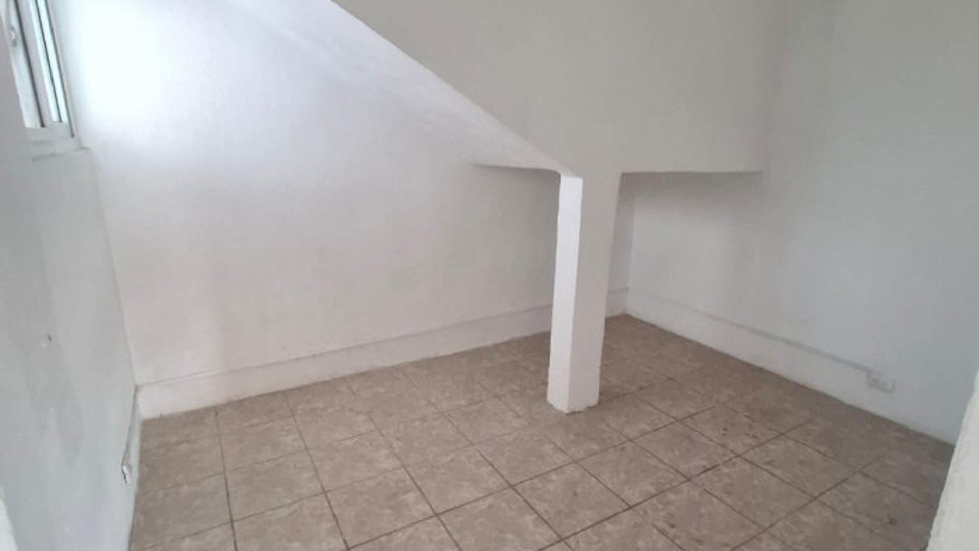 En venta edificio con 7 apartamentos en Zona 7 - Miniatura 12