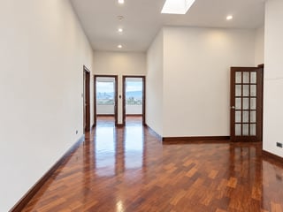 EXCLUSIVO PENTHOUSE EN VENTA O RENTA – ZONA 10 - 5