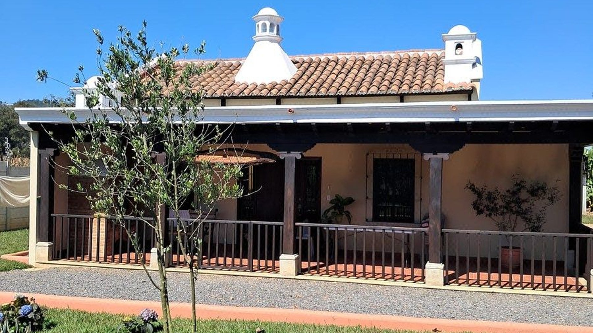 Casa Colonial en Venta con Terreno de 6,067 m² en Santiago Sacatepéquez