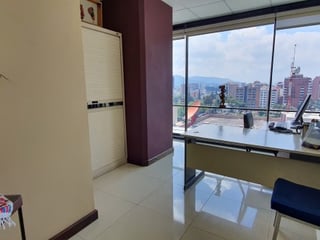 Oficina de 848mts. venta zona 10 para inversión - Image 14
