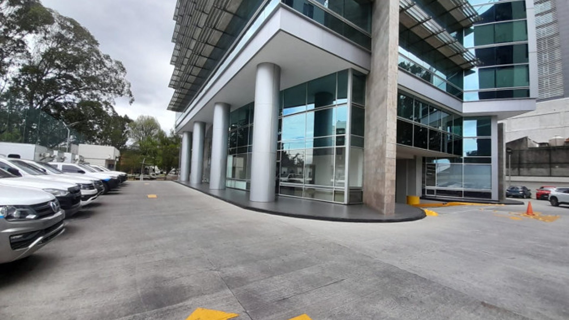 Local en VENTA / Renta en Edificio Oficinas Zona 15