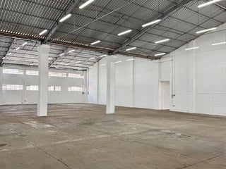 Bodega en Alquiler | Calzada Atanasio Tzul, Zona 8 - 3