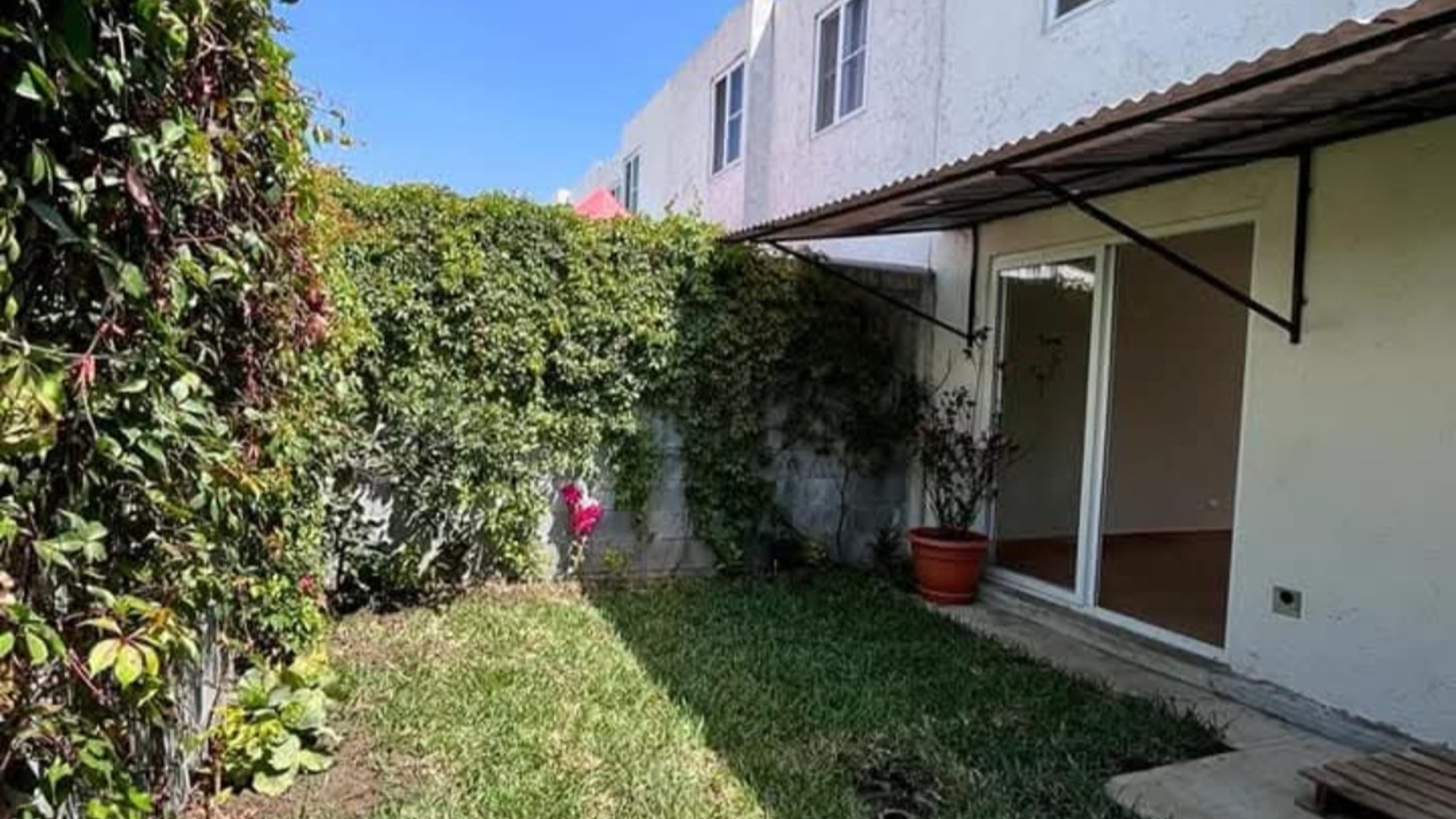 Vendo casa en Condominio Fuentes del Valle San Miguel Dueñas Sacatepéquez. - Miniatura 11
