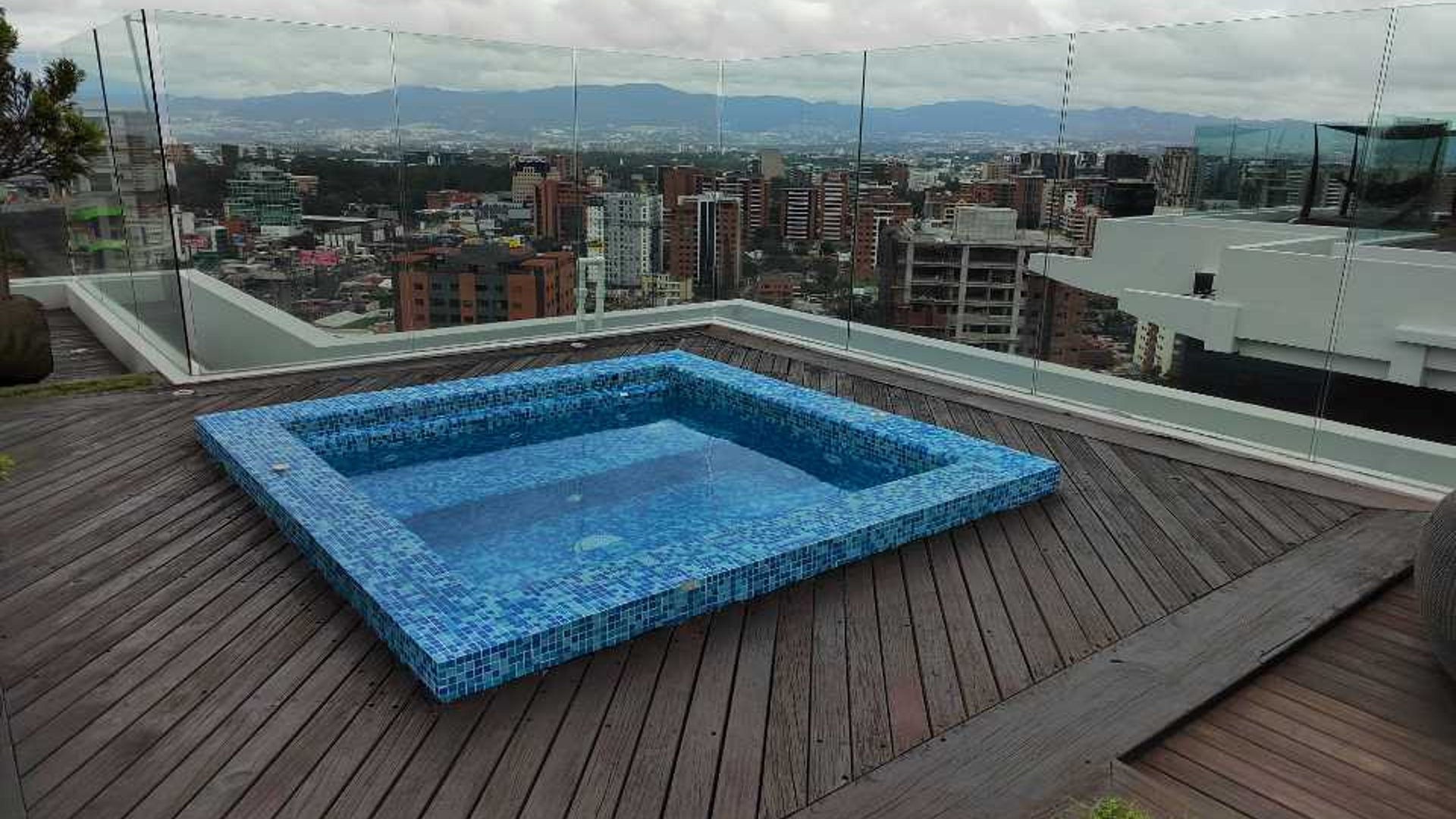 Vendo apartamento zona 10 - Miniatura 13