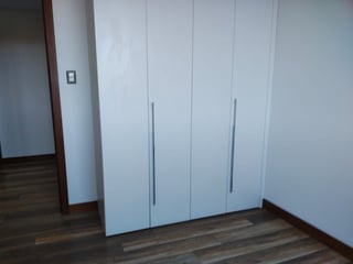 Apartamento de 3 habitaciones con balcón | Zona 10, Ciudad de Guatemala | $1,500/mes - 3