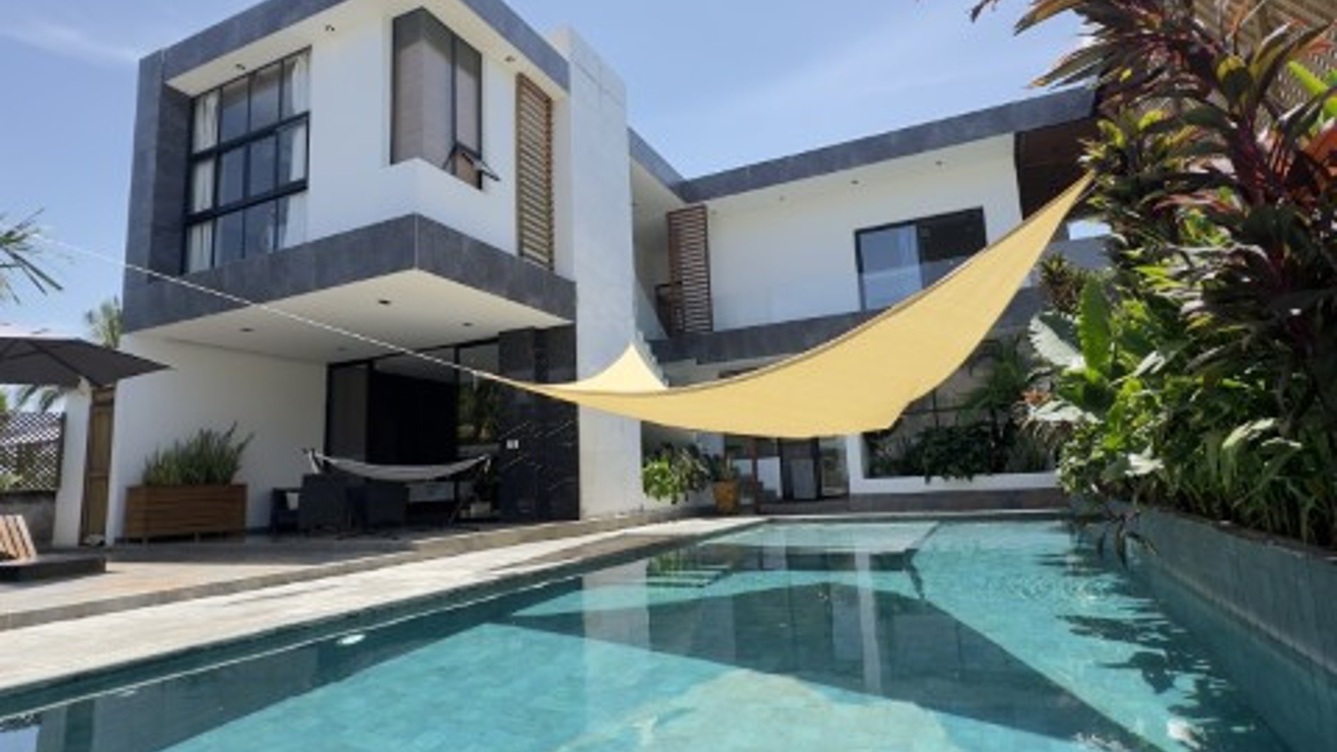 Chalet Amueblado en Venta, Monterrico, Santa Rosa