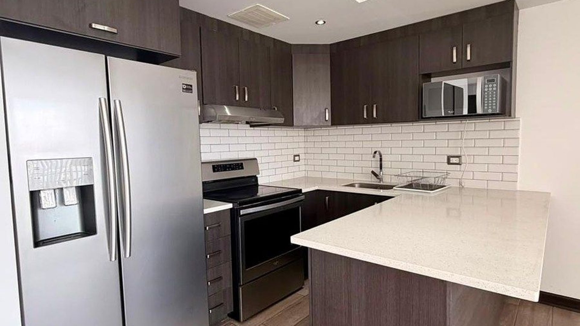 *APARTAMENTO EN ALQUILER – Edificio Tres 15, Zona 13 Las Américas - Miniatura 4