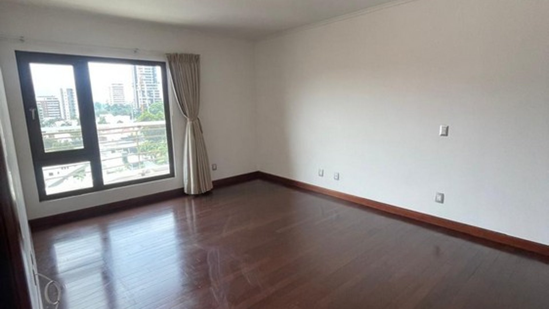 Alquilo Zona 14 apartamento Edificio Tadeus - Miniatura 18