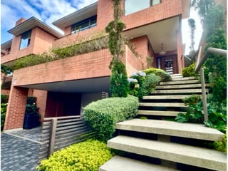 VENDO BELLA Y AMPLIA CASA DE LUJO RES. CONCEPCIÓN - Km 15 CAES - 2
