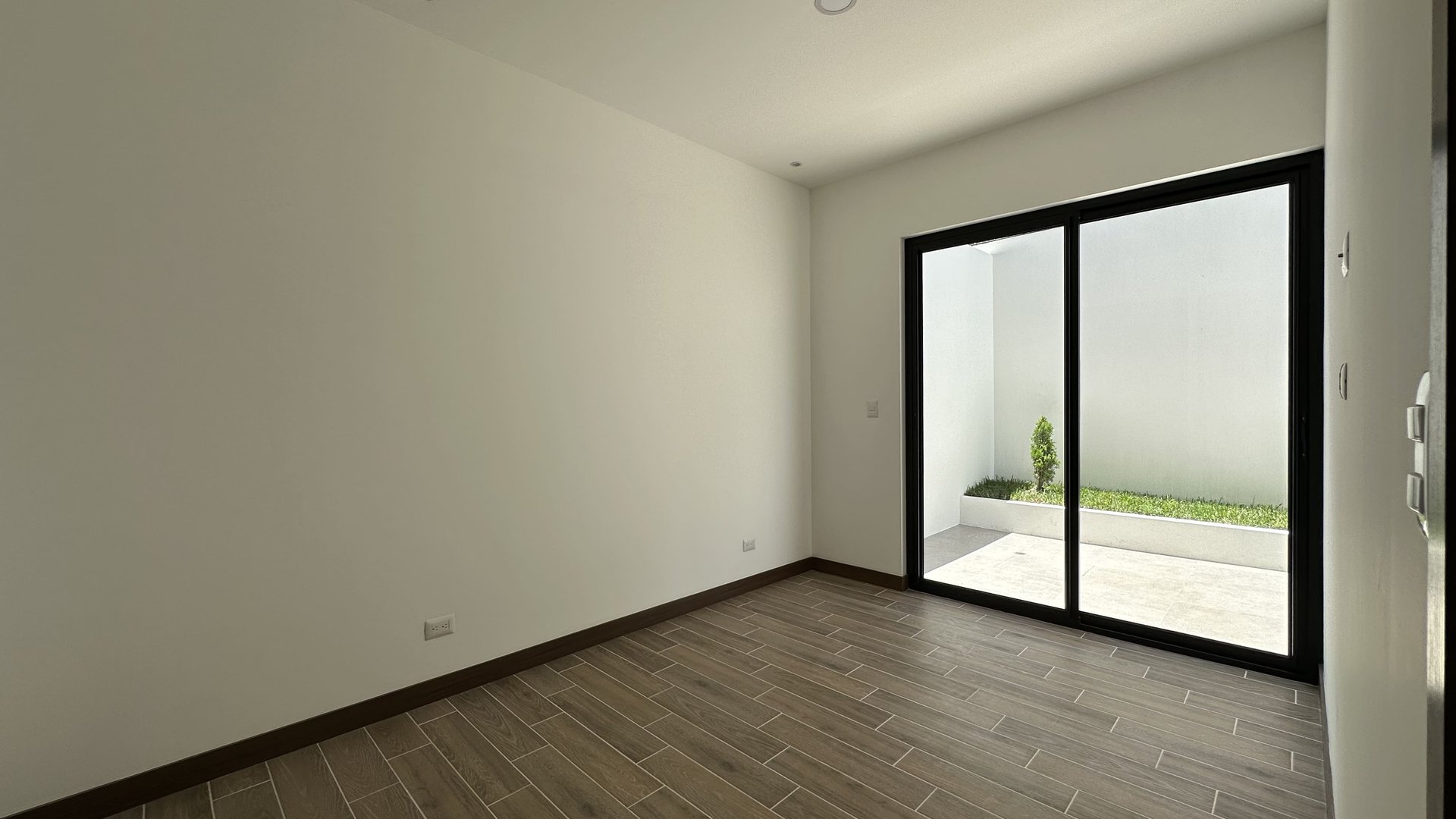 Apartamento en Alquiler Edificio Vila Catorce, zona 14 Guatemala - Image 1