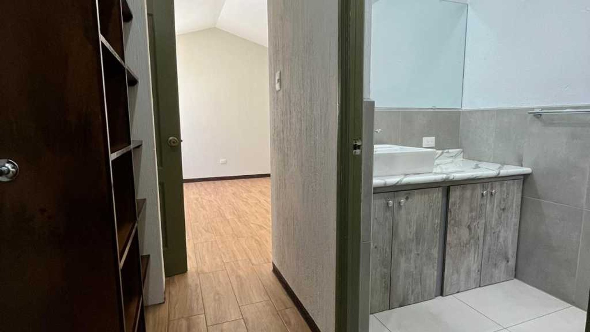 CASA EN RENTA – CONDOMINIO SAN SEBASTIÁN, AVENIDA HINCAPIÉ, ZONA 13 - Miniatura 16