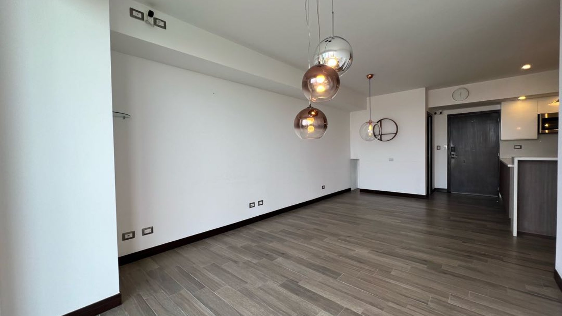 *Venta de amplio apartamento nivel alto en San Isidro 20/21 Zona 16*