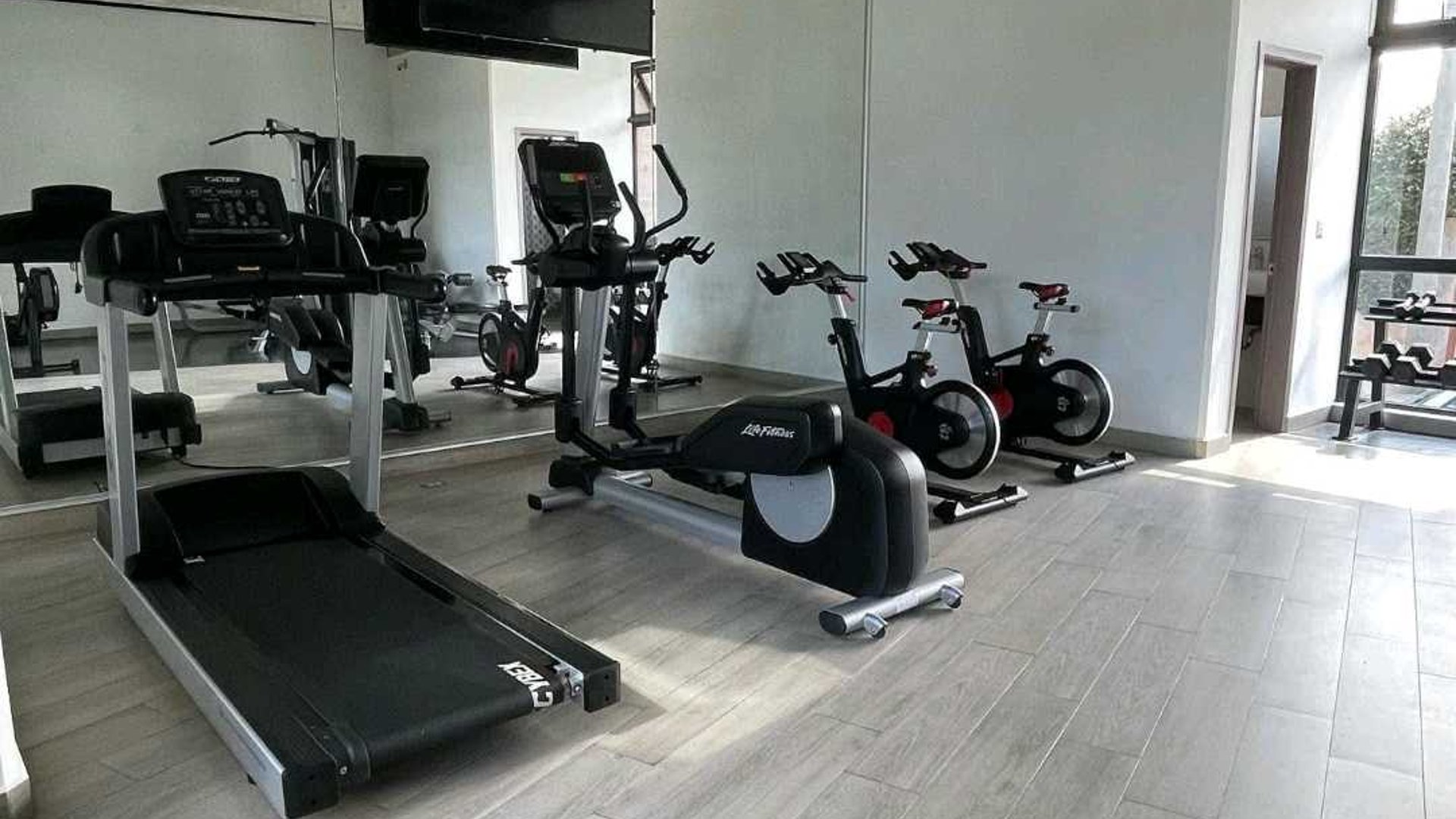 APARTAMENTO EN ALQUILER???? Edificio Epic 15, Zona 15

▪️75 Mts2 - Miniatura 8