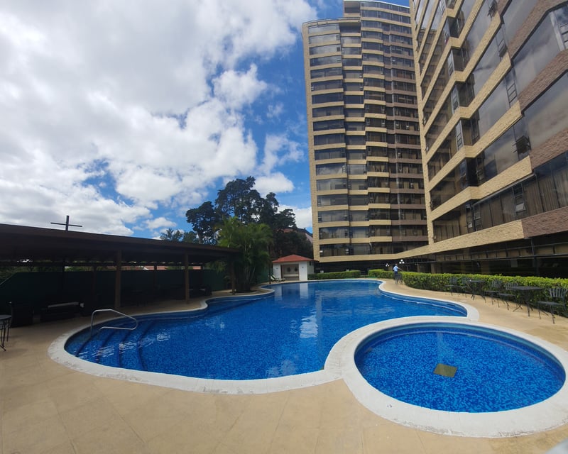 En Renta apartamento amueblado en zona 10 Guatemala