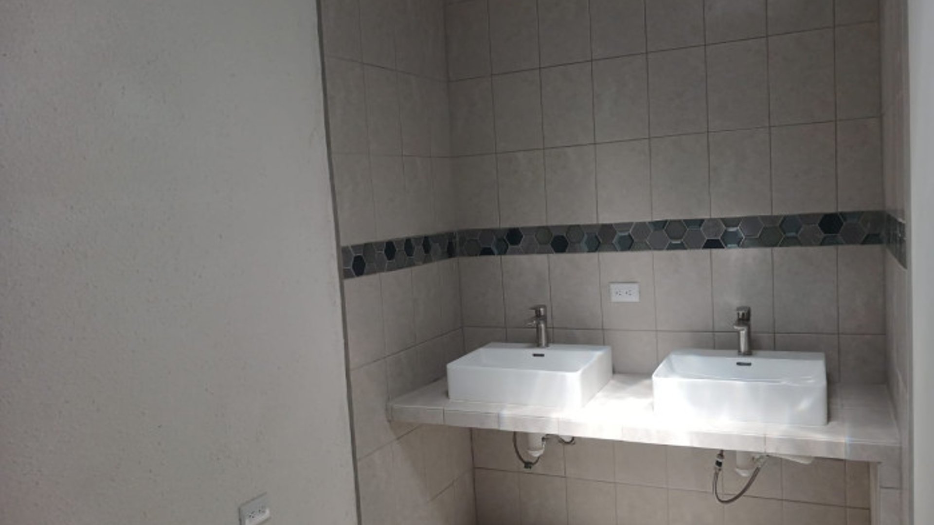 CASA REMODELADA EN VENTA EN ZONA 1 - Miniatura 17