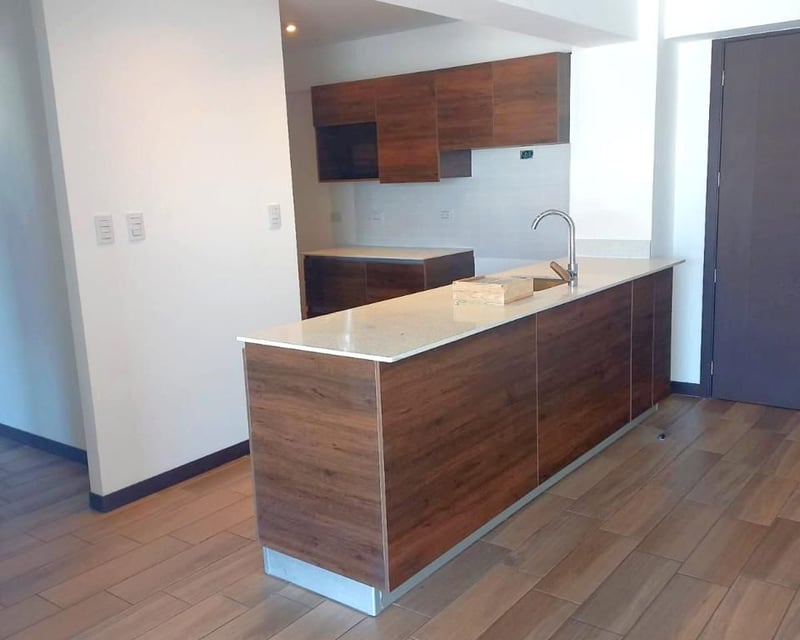 Apartamento con balco en renta de 3 habitaciones en zona 13 Ref-5575