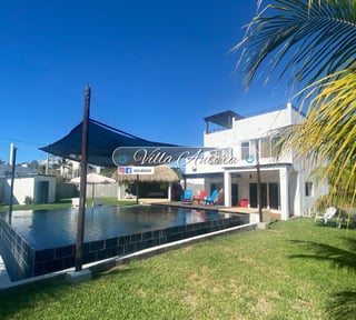 Se vende Bella casa en Monterrico, col. Candelaria