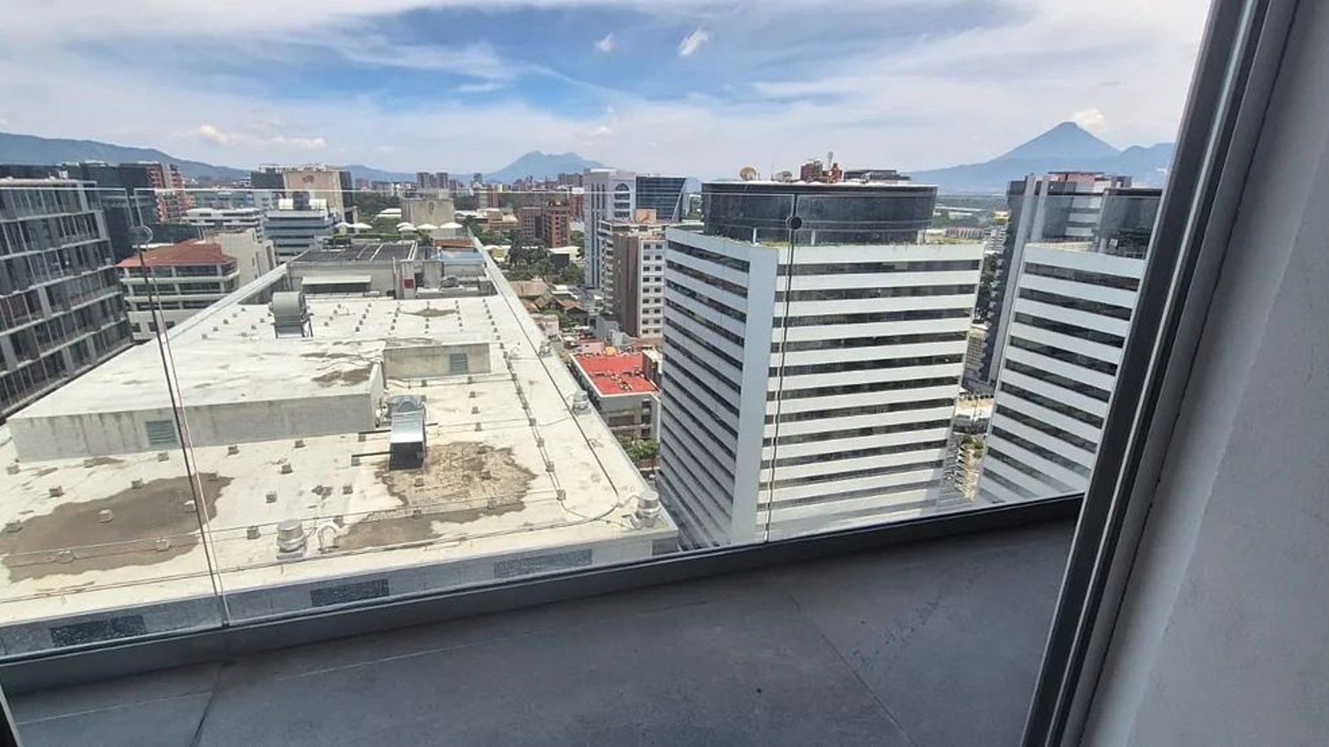 Apartamento en Alquiler – Avia, Zona 10 - Miniatura 3