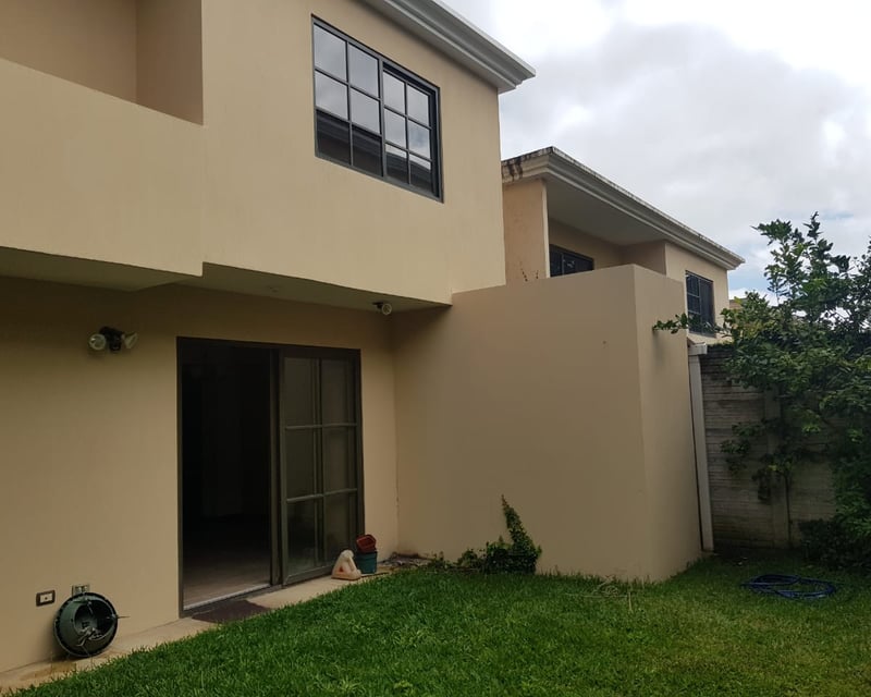 EN VENTA LINDA CASA ZONA 16 VILLAS SUIZA VH4