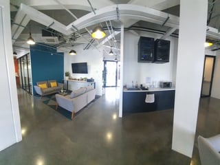 Oficina equipada en renta en zona 4 Guatemala - Image 2