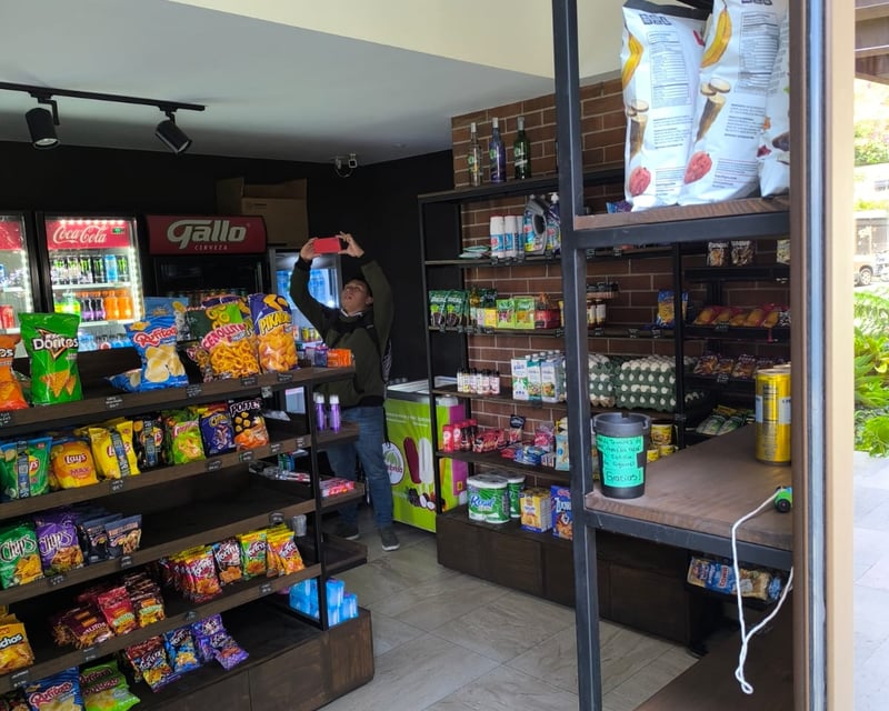 Local comercial en renta en 1er nivel - zona 15 Ref-5895