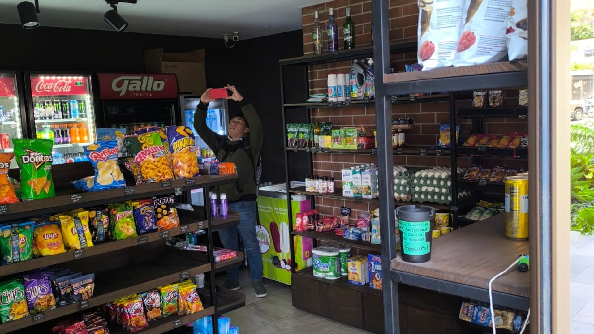 Local comercial en renta en 1er nivel - zona 15 Ref-5895