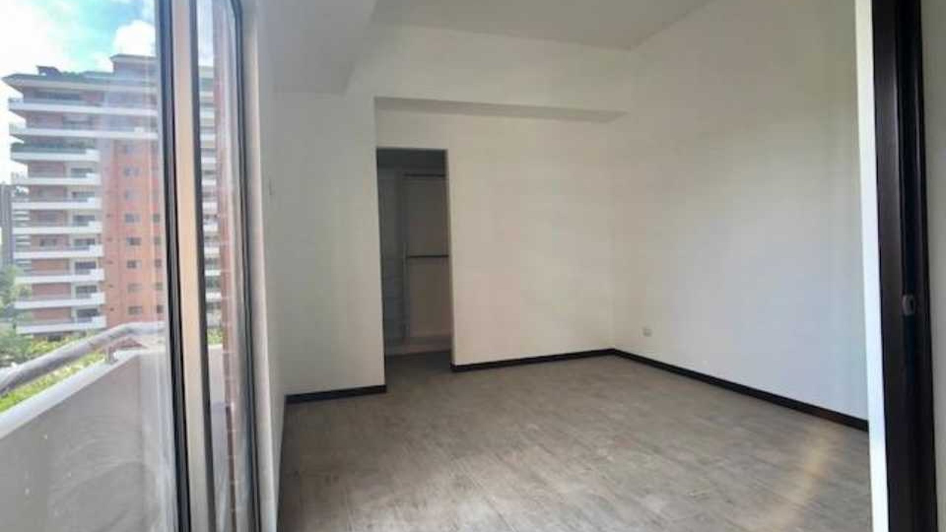 Apartamento en zona 10 Alquilo Casalini - Miniatura 5