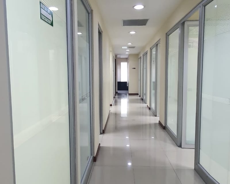 EN RENTA AMPLIA OFICINA 205 MTS ZONA 10 REFORMA 10