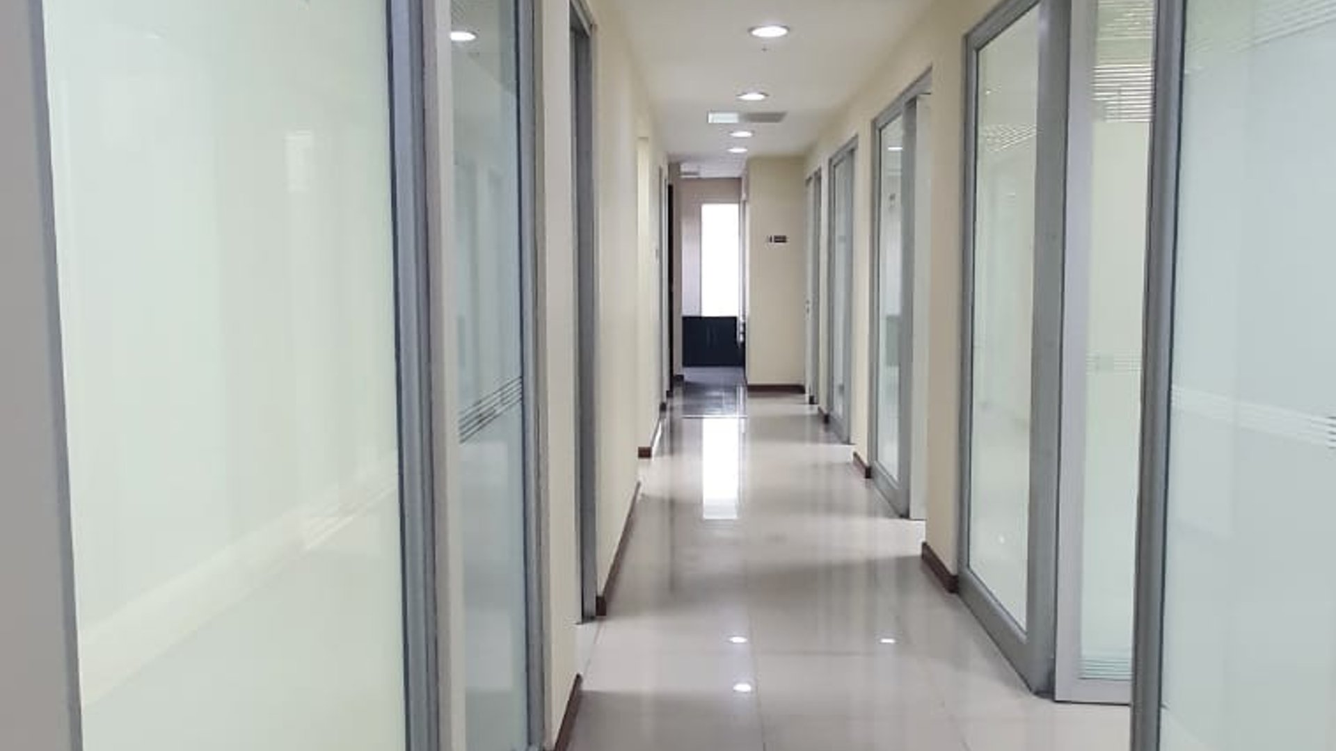 EN RENTA AMPLIA OFICINA 205 MTS ZONA 10 REFORMA 10