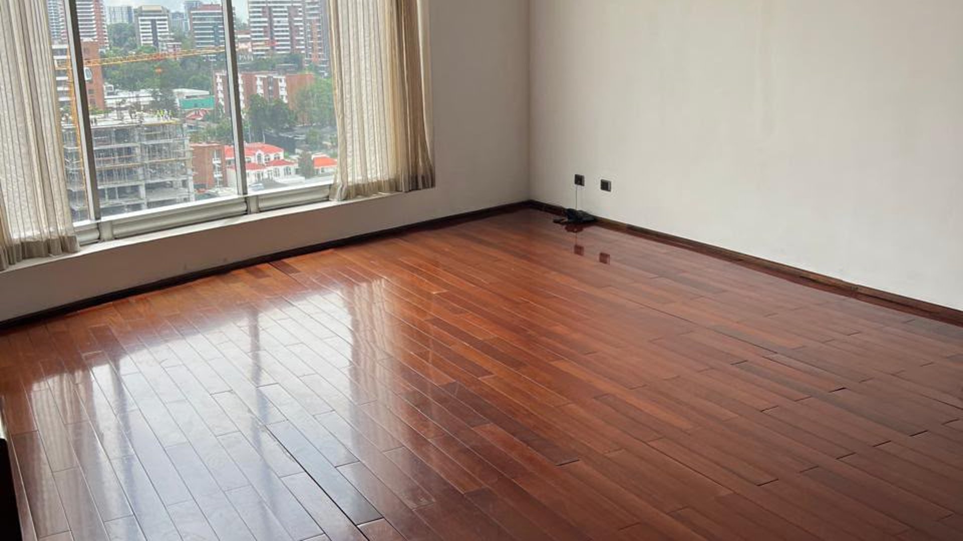 RENTA DE APARTAMENTO EN EDIFICIO TERRANOVA |ZONA 13 - Miniatura 4